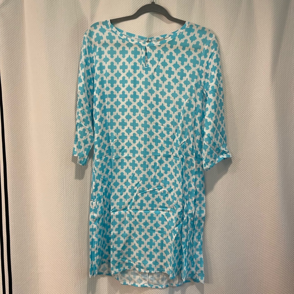 Dress,like new, never worn, 21” armpit to armpit, 36” shoulder to hem. Lg
